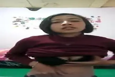 Cam Cewe Baju Coklat Rambut Pendek Sange Terus