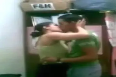 Janda Anak Satu Pasrah Digenjot Pria Muda Hot