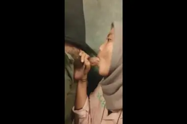 Jilbab Nurut Nyepong Sebelum Tidur Malam