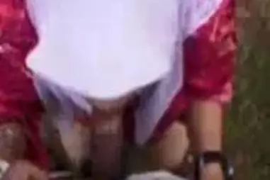 Ukhti Hijab Putih Cantik Isap Batang Pria Crot